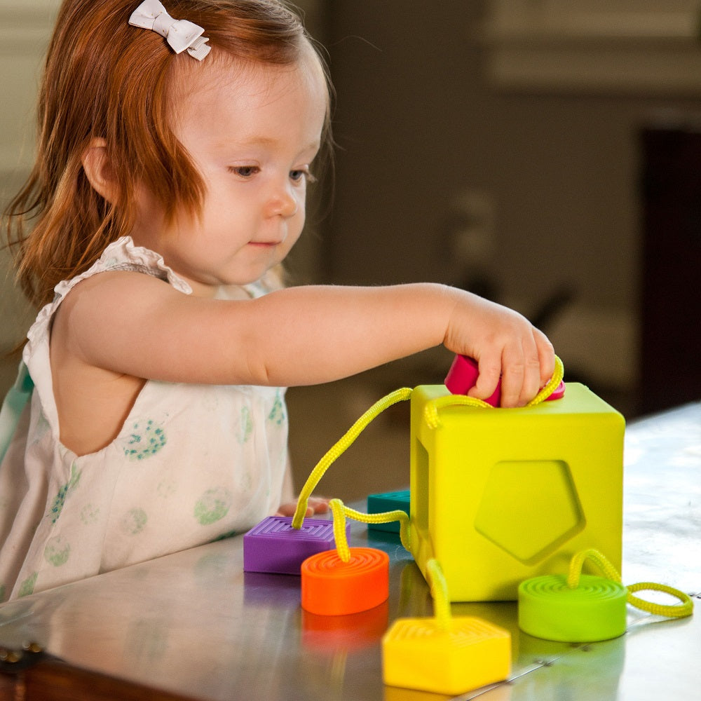 Oombeecube, Cubo De Encaje Bebé FatBrain Toys