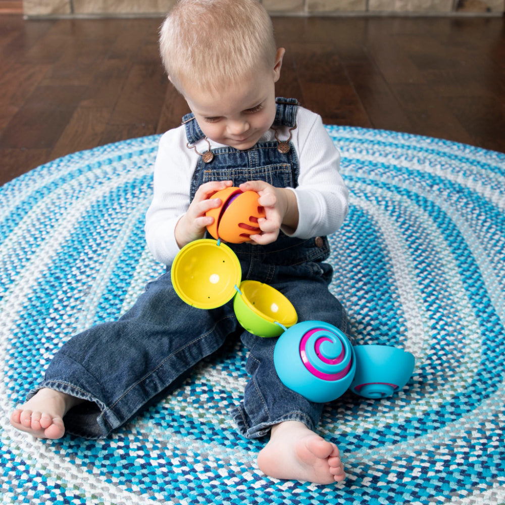 Oombeeball, Pelotas Sensoriales Anidables FatBrain Toys