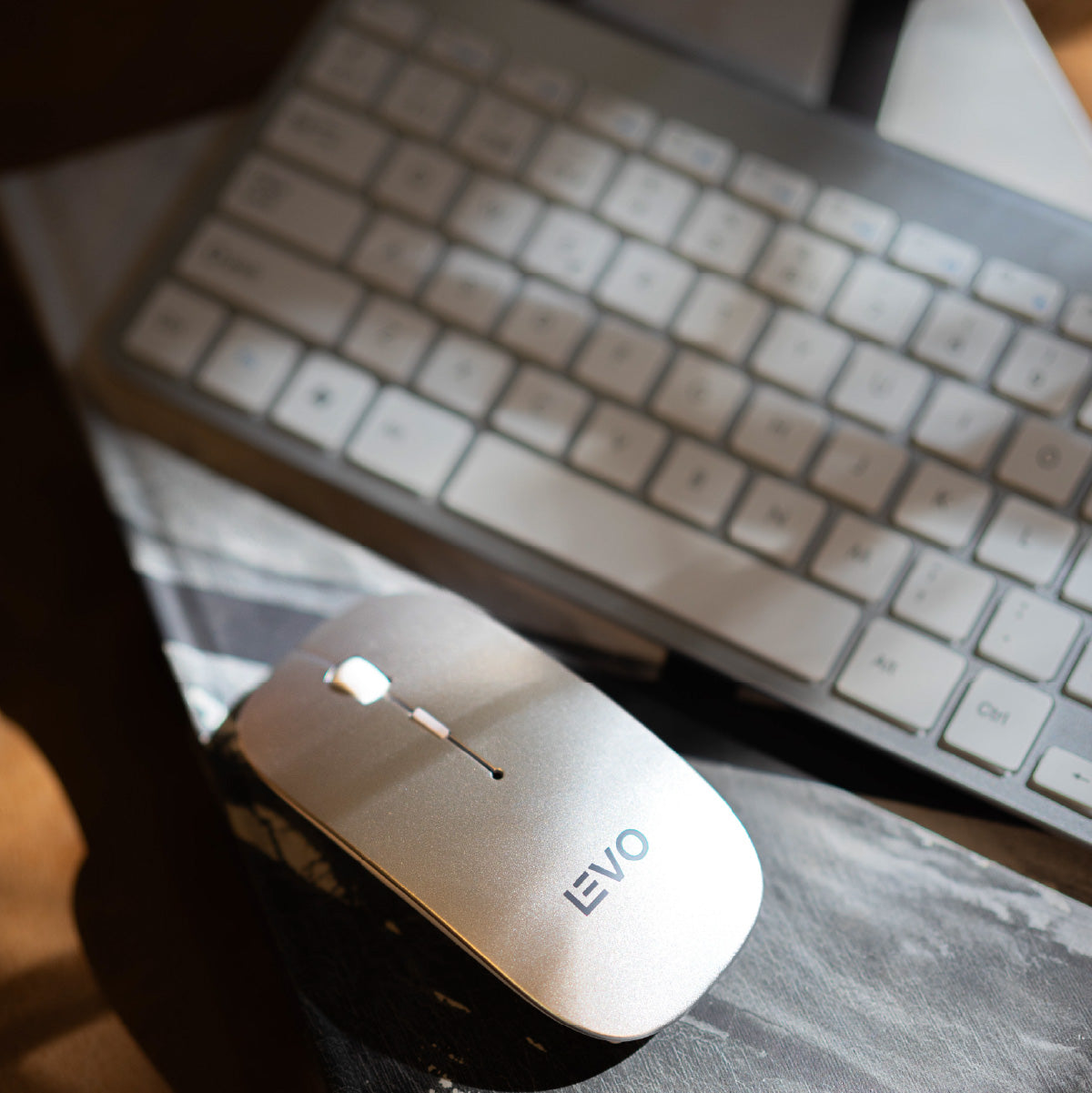 Kit Teclado y Mouse Inalámbrico Blanco Levo